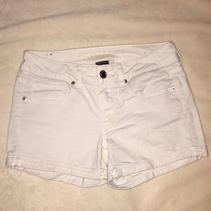 American Eagle midi white shorts